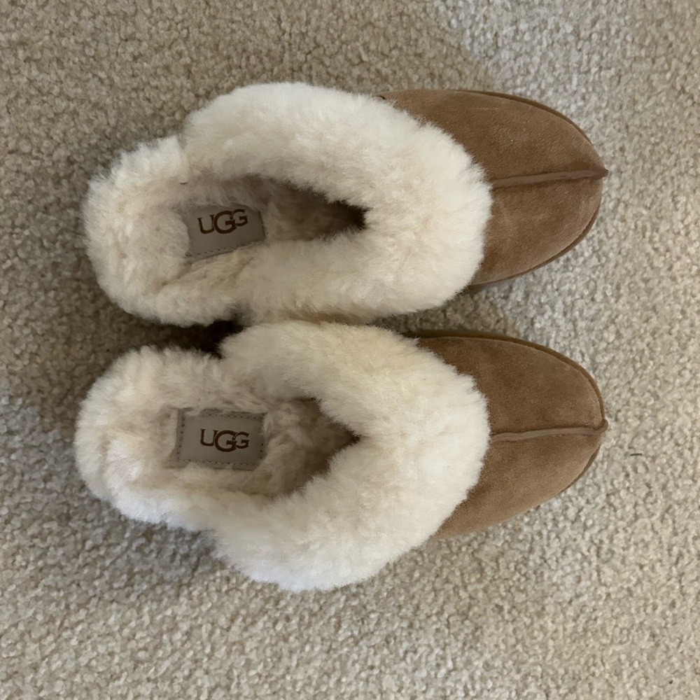 Soft PLUSH cozy UGG platform slippers.